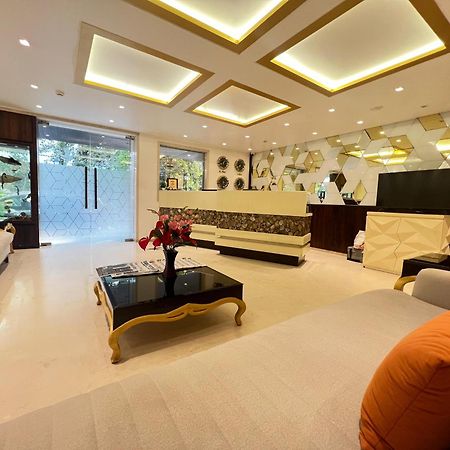 OYO Townhouse 334 Supreme Hotel Cuffe Parade Мумбаи Экстерьер фото